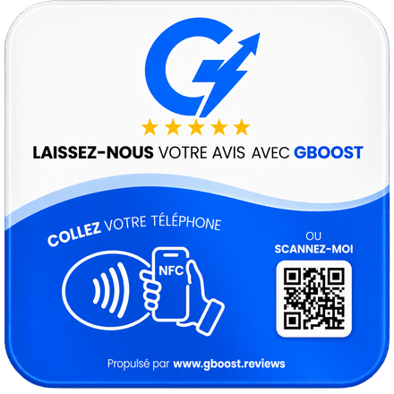 La plaquette gboost : logo, cinq étoiles, « Collez votre téléphone ou scannez-moi »